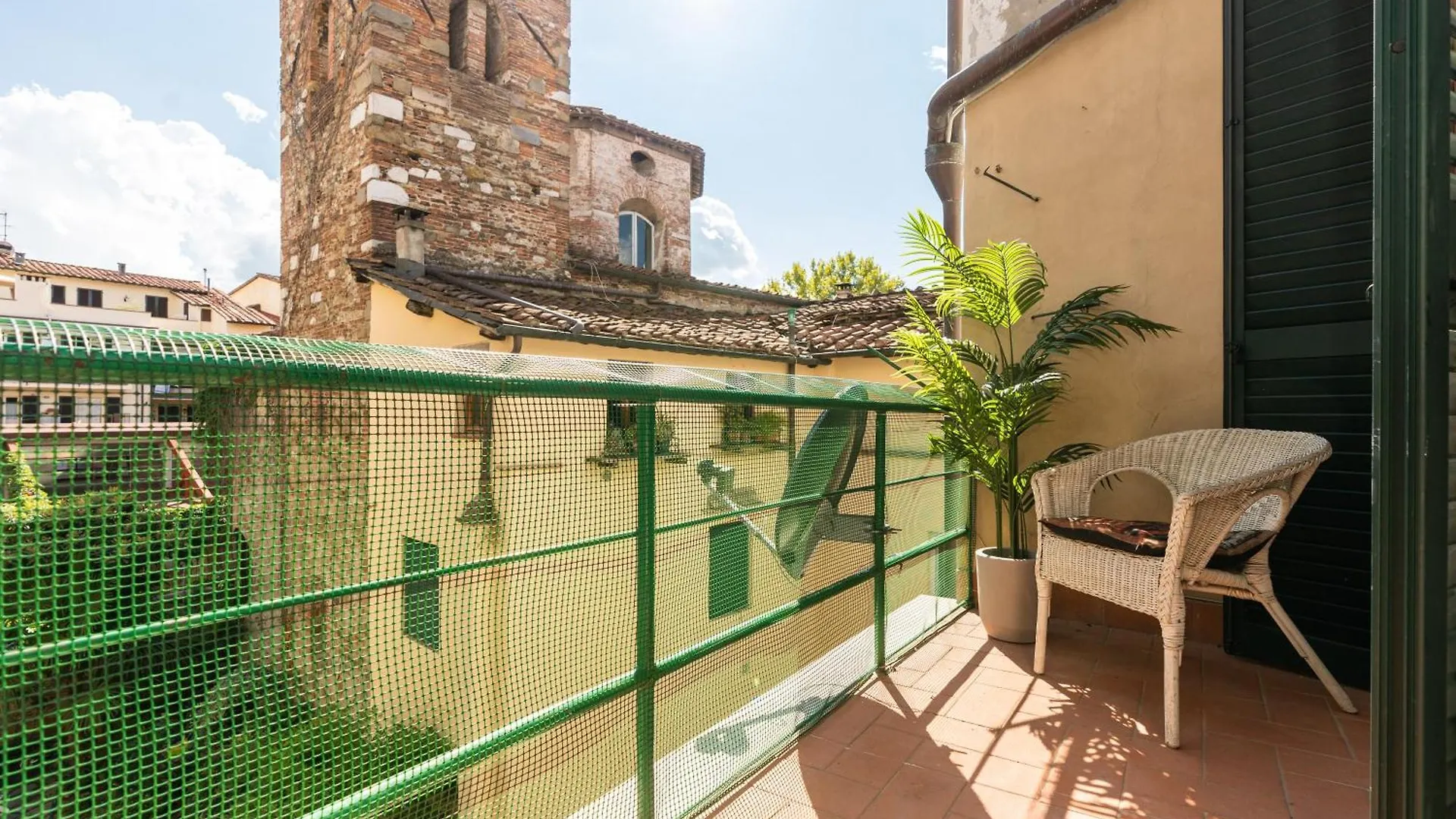 Historic Apt In The Center Of Lucca With Balcony Apartment Italy