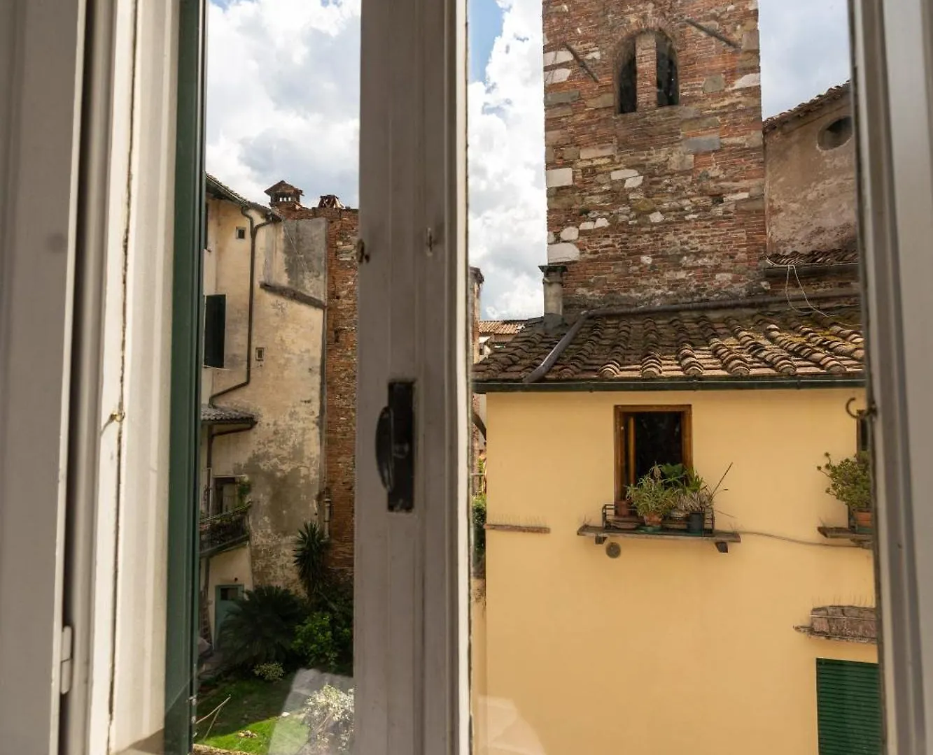 Historic Apt In The Center Of Lucca With Balcony Apartment 0*,
