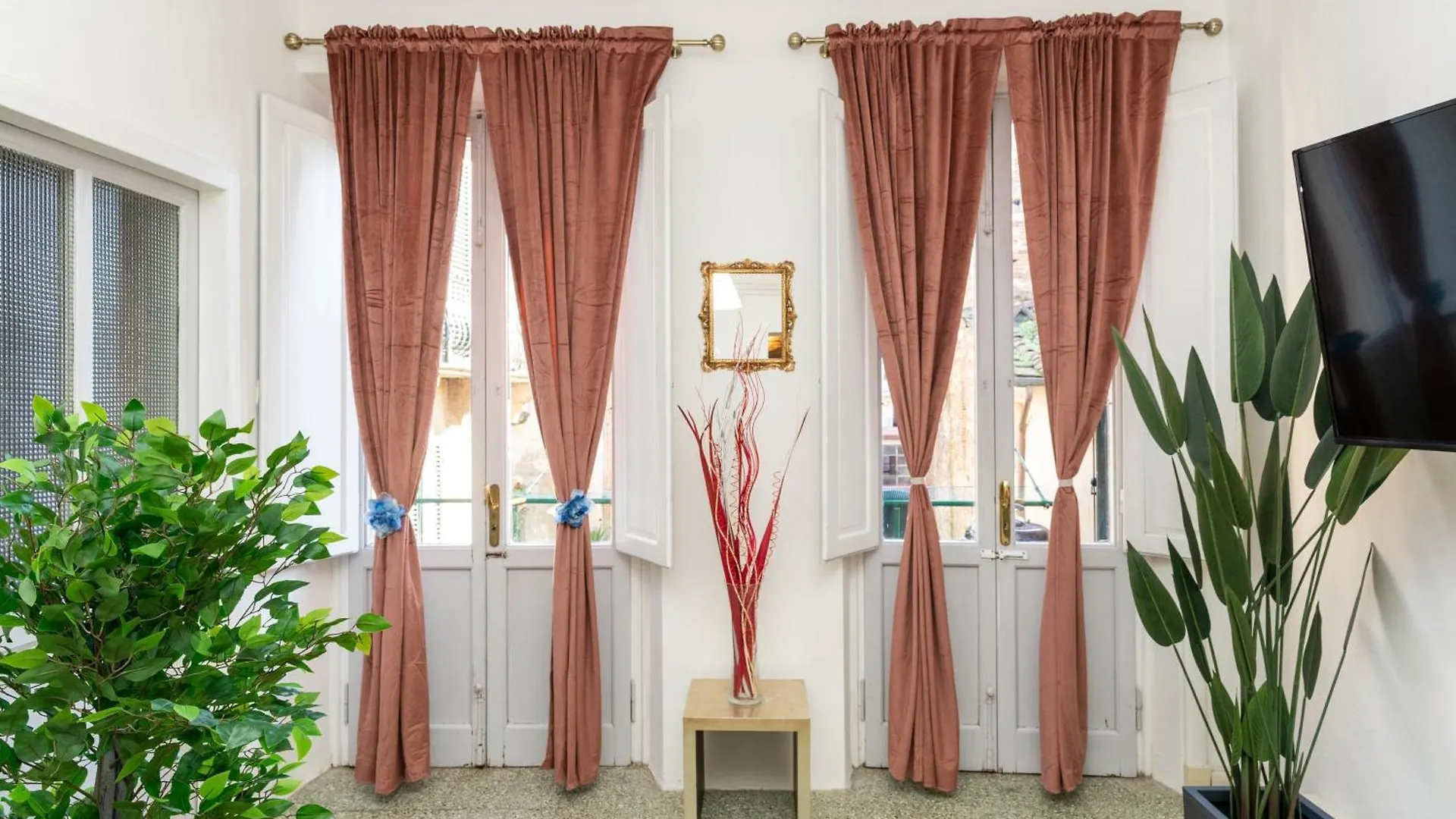 Historic Apt In The Center Of Lucca With Balcony Apartment