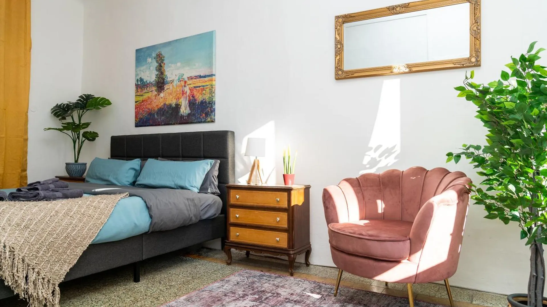Historic Apt In The Center Of Lucca With Balcony Apartment